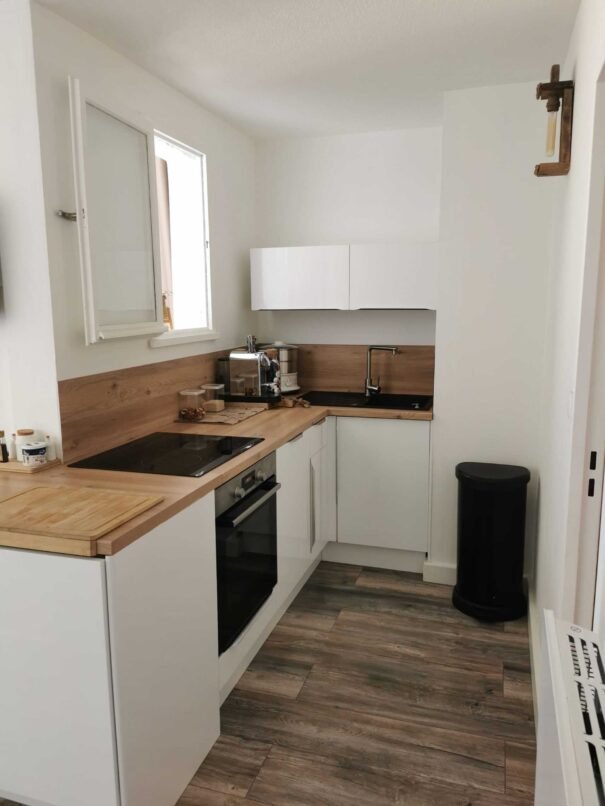 Carnon. Appartement en location avec cuisine équipée.